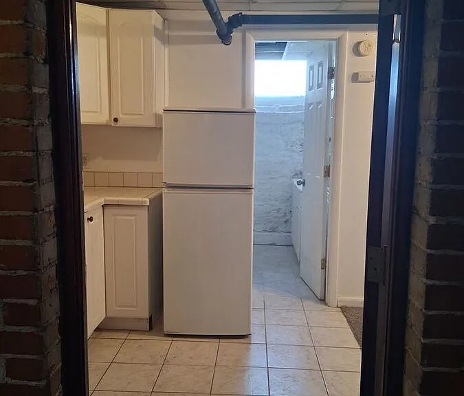 422 W 10th St #8 — Photo 5