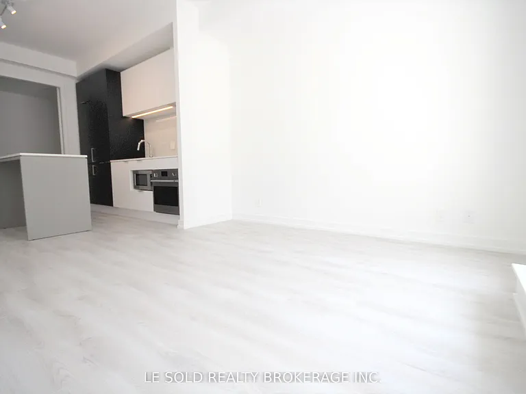 33 Helendale Ave #617 — Photo 18
