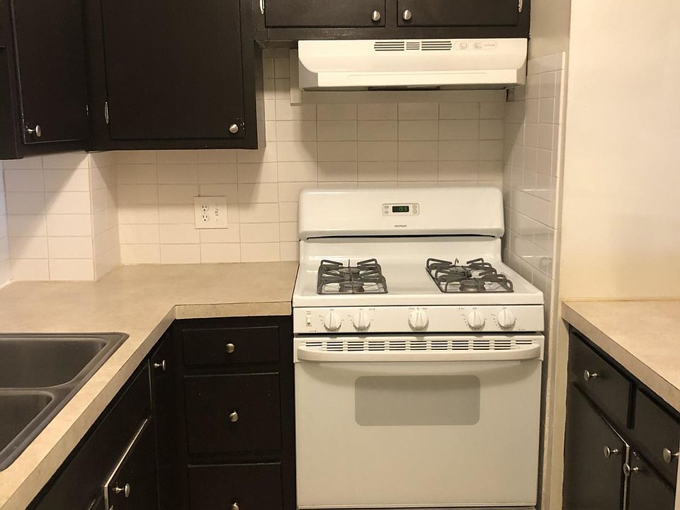 1st image of 580 Bridge St APT 33