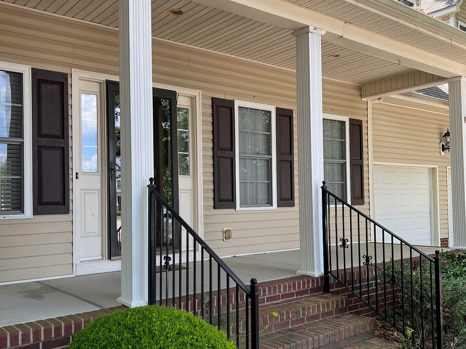 4 bed, 2.5 bath, 2916 sqft, $2,575 — Photo 2