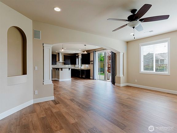 5th image of 1424 40th Street SE