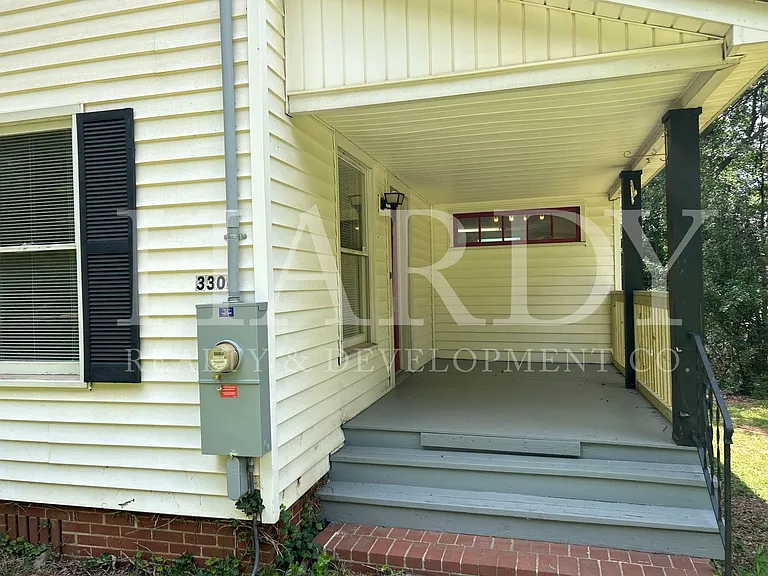 3304 & 3306 Maple Rd NE — Photo 2