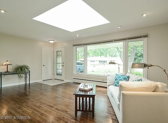 3rd image of 22 E Stonegate Dr