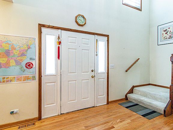 4th image of 510 Villa Circle Dr