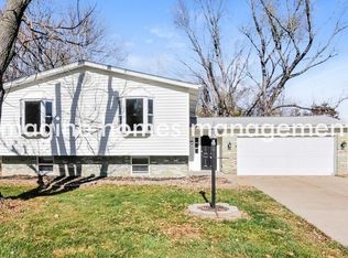 2 Roland Ln, Saint Peters, MO 63376