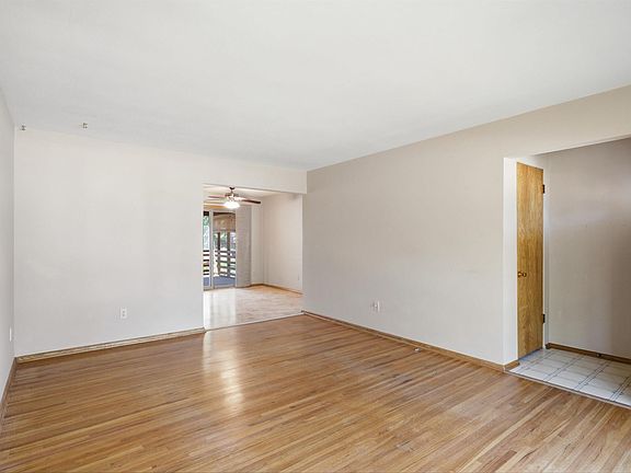 4th image of 1926 Crescent Dr