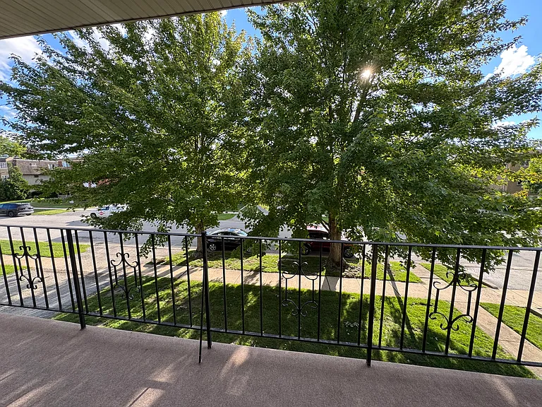10425 Mayfield Ave #2W — Photo 7