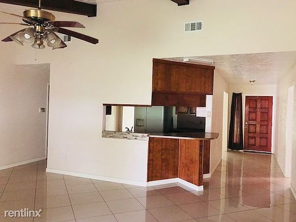 5th image of 315 Chesnut Dr