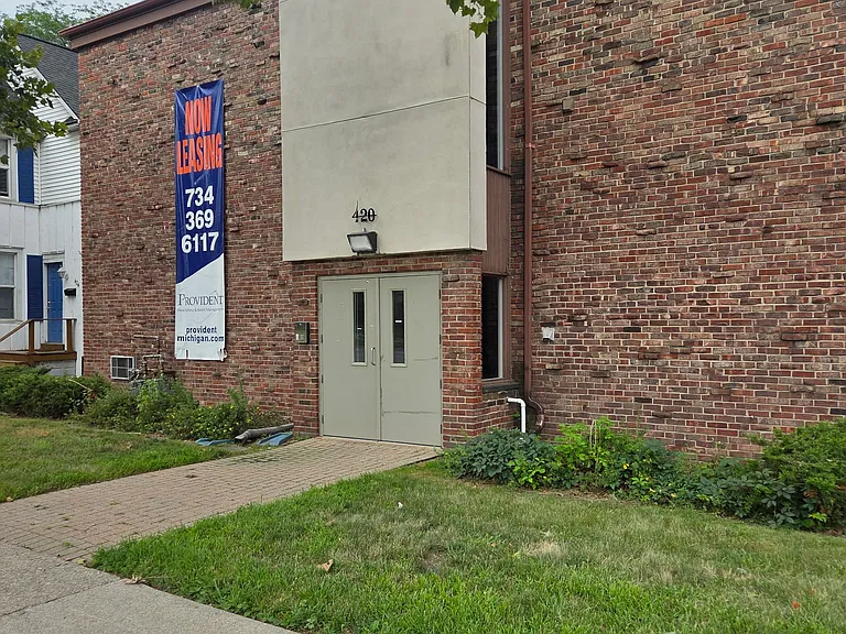 420 Hill St #7 — Photo 2