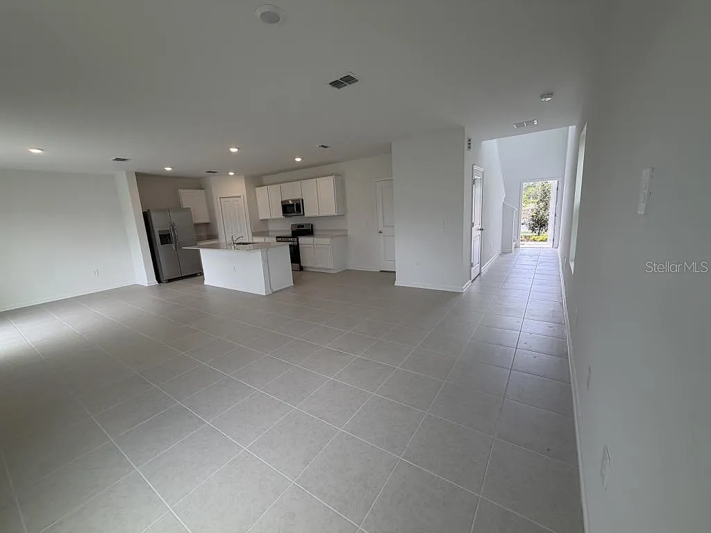 4 bed, 2.5 bath, 1874 sqft, $2,500 — Photo 2