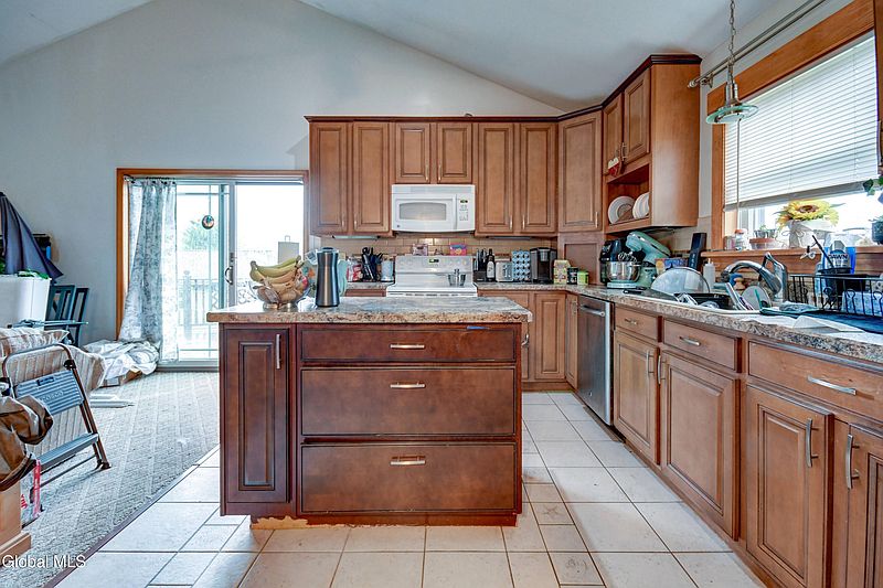 3rd image of 31 Walnut Avenue