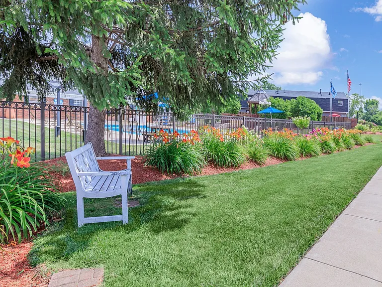 TOWNHOMES AT BLENDON — Photo 9