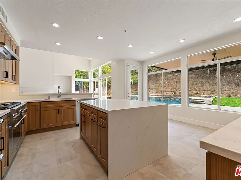 18500 Saint Moritz Dr — Photo 14