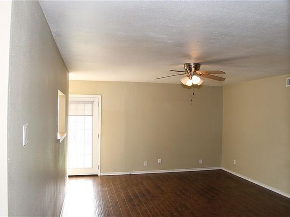 3rd image of 1113 Westwood Dr