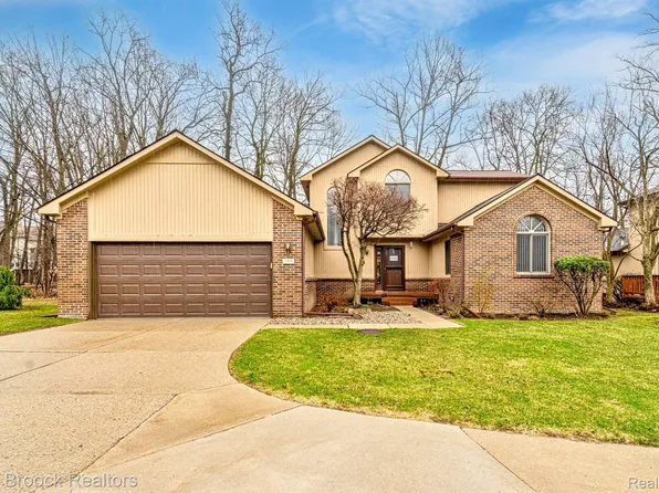 7375 Pepper Crk, West Bloomfield, MI 48322