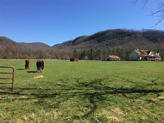 2nd image of 16 Bishop Cove Rd