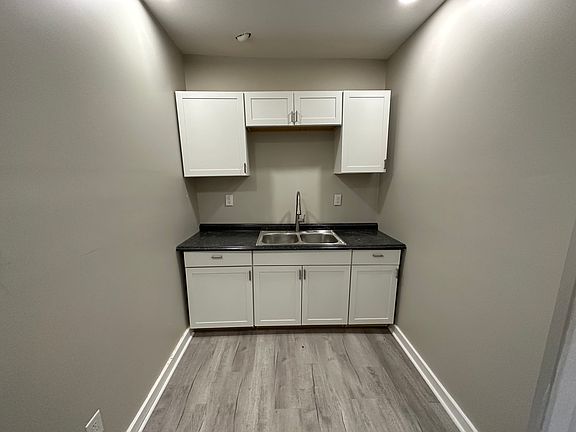 5th image of 460 Dearborn Ave