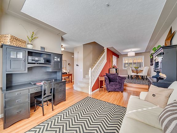3rd image of 4 Capitola Ct