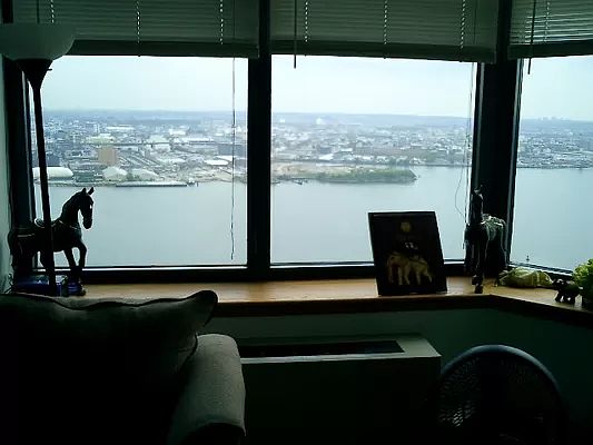 4th image of 415 E 37th St APT 39C