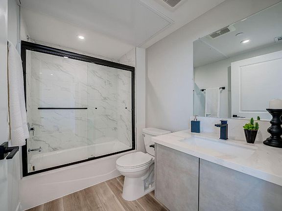 4th image of 7018 Alabama Ave #201