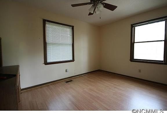 5th image of 385 Bass Lake Dr