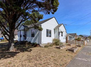 1806 10th St, Tillamook, OR 97141