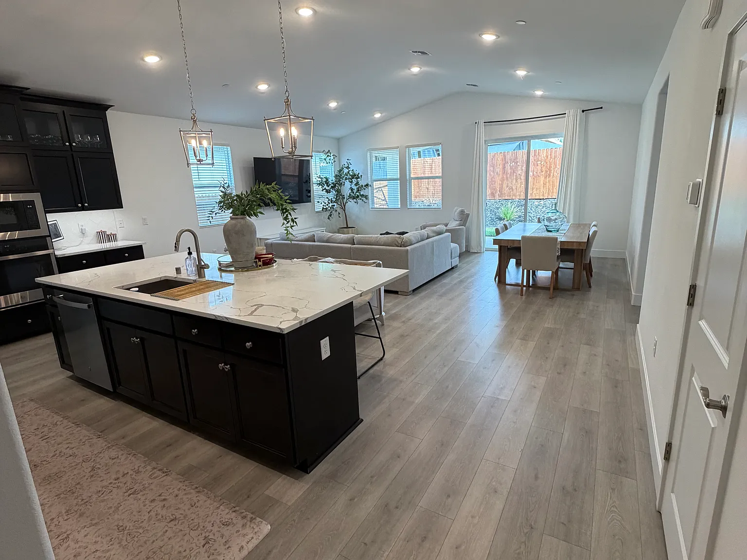 3 bed, 1785 sqft, $3,200 — Photo 4