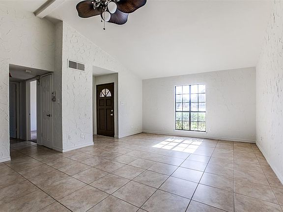 4th image of 217 Camilla Ln