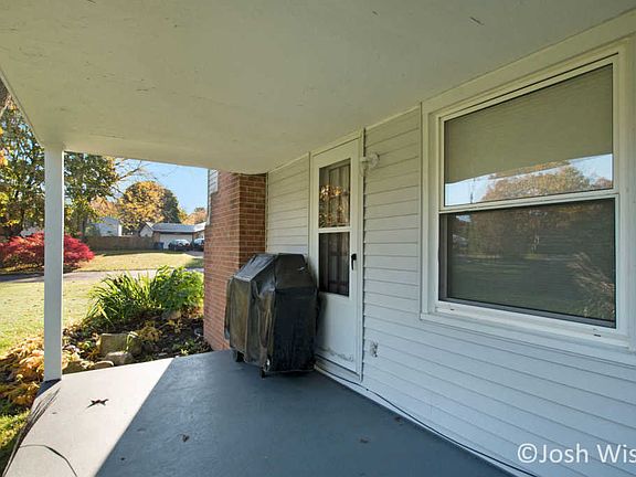 3rd image of 7344 Rezen Dr NE