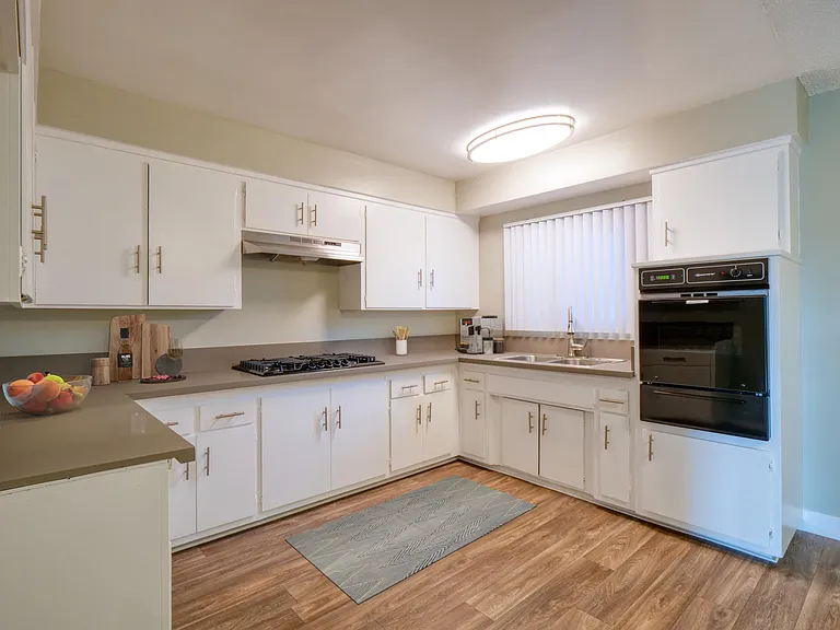 611 Myrtle Avenue Apartments — Photo 3