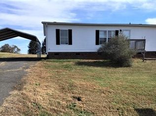 2301 Arrowood Dr, Hickory, NC 28601
