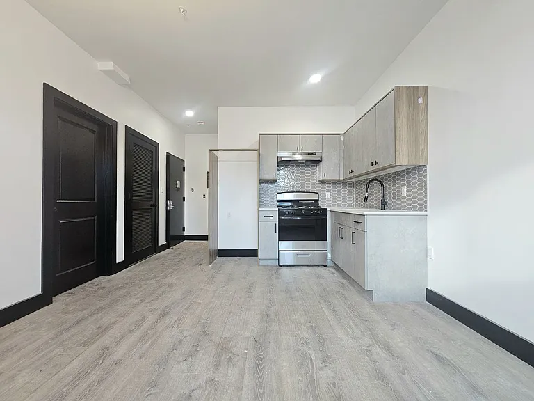 11 Thomas St #NF62 — Photo 2