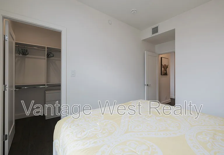 3389 Lakeshore Rd #516 — Photo 28