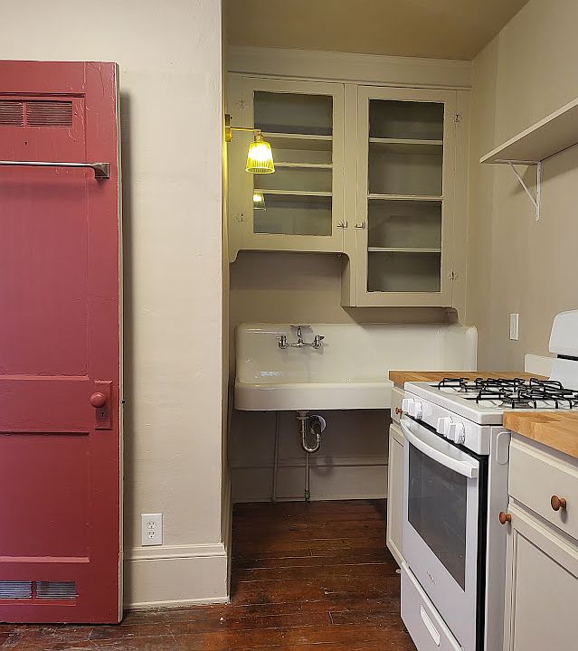 2nd image of 1013 Fairfield Ave APT 1