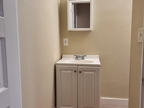 5th image of 2512 39th St APT 2