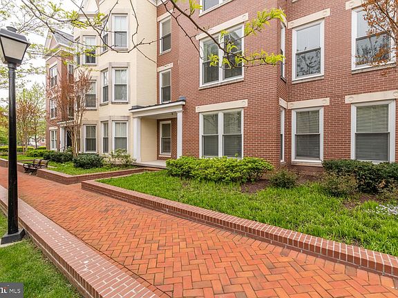 3rd image of 910 Powhatan St #106S