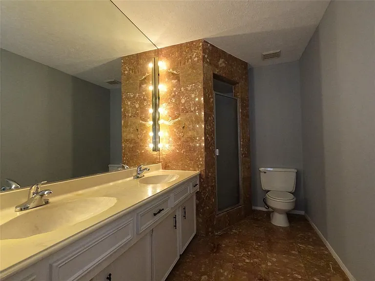 11712 S Kirkwood Rd — Photo 20