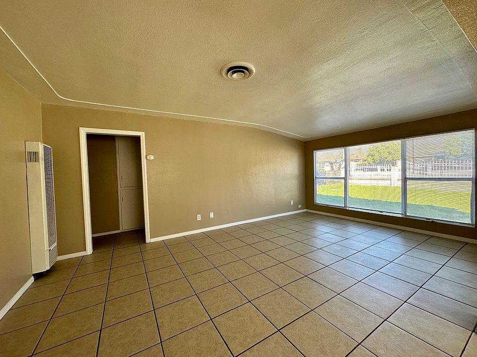 1st image of 615 W 48th St