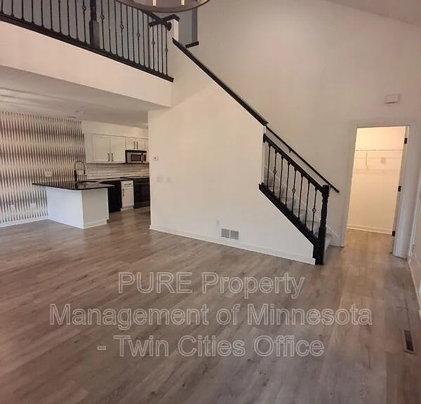 1860 Cliff Lake Ct — Photo 2