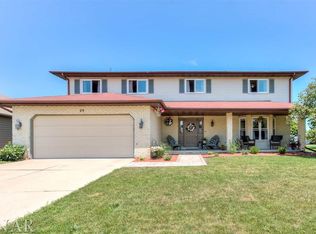 29 Bay Pointe Dr, Bloomington, IL