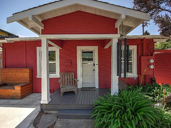 4th image of 608 Capitola Ave