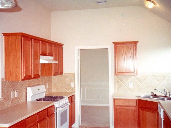 3rd image of 6643 Chantalle Dr