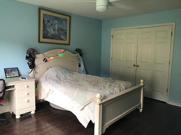 Large light bedroom with large closet