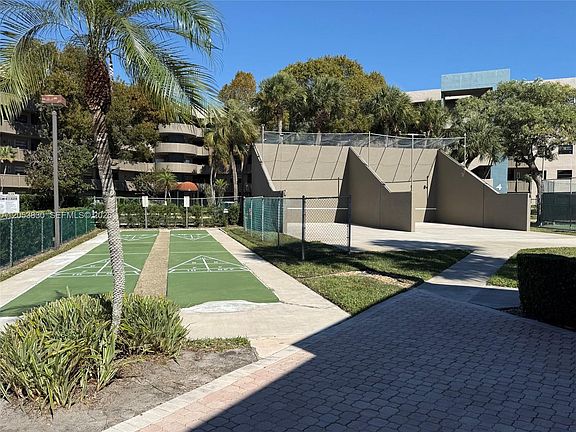 5th image of 1000 Colony Point Cir APT 303