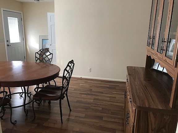 2nd image of 1100 Columbus Cir S