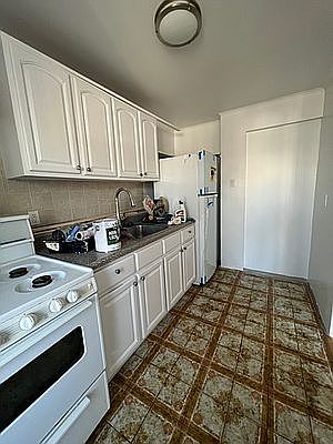 3rd image of 21-19 28th St