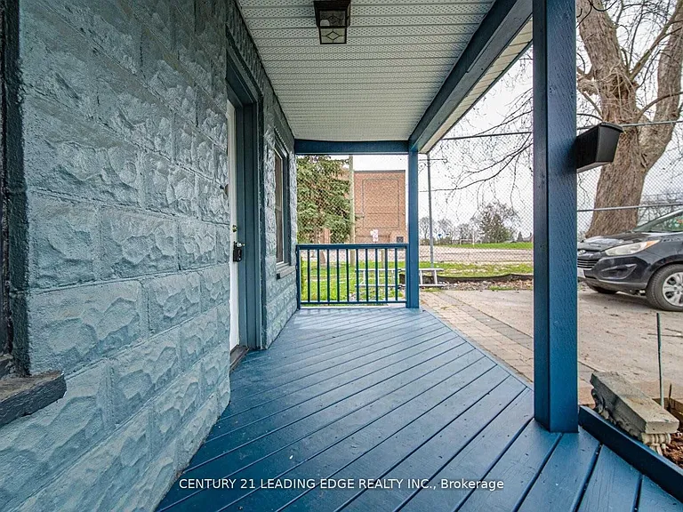 273 Clarke St — Photo 2