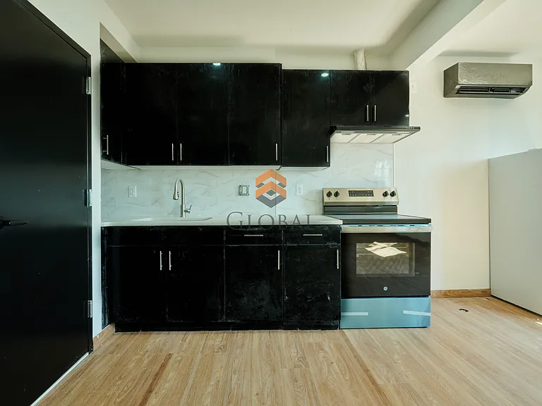 2039 Westchester Ave #701 — Photo 3