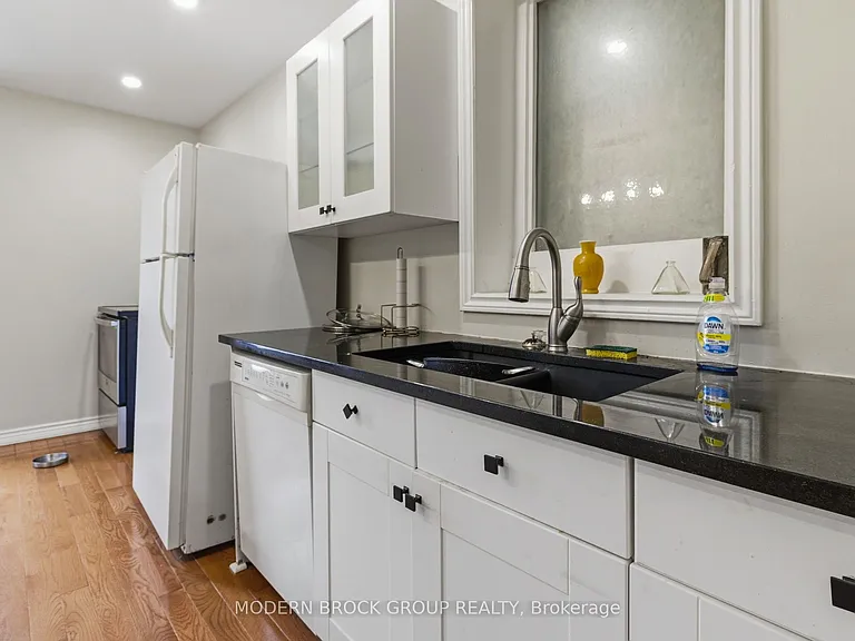 322 King St W — Photo 14