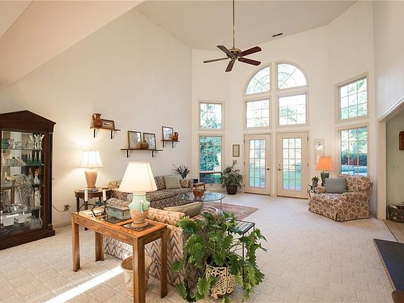3rd image of 10124 Park Edge Dr